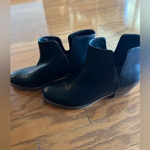 Cole Haan sun women’s signature booties, black, size 8